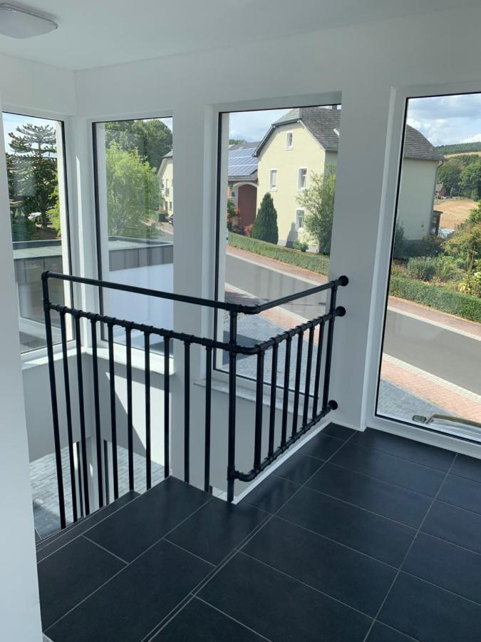 Eifel24, Neues Und Barrierefreies Appartement Mit Terrasse Schwirzheim Luaran gambar