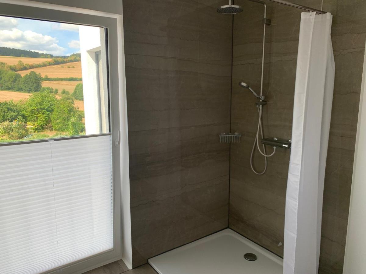 Eifel24, Neues Und Barrierefreies Appartement Mit Terrasse Schwirzheim Luaran gambar